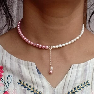 Collar de perlas lisas y perlas blancas rosadas con perlas joyas regalo para ella - Imagen 1 de 4