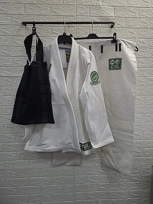 Nuevo Shoyoroll SYR Competidor Kimono 23.4 Blanco Juego de 3 Piezas Talla 3 Foto 1 de 4