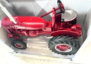 Classics IH Farmall A tractor International Product Miniature - Picture 1 of 4