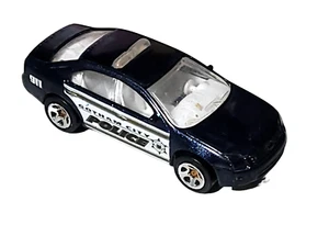 2015 HOT WHEELS GOTHAM CITY POLICE FORD FUSION - 1:64 Loose - Picture 1 of 4