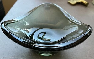 4-1/2" TRIANGULAR OLIVE GREEN/GRAY DISH (I990) UNIQUE DESIGN - Picture 1 of 4