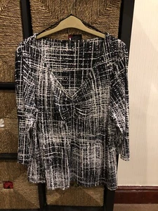 Size 18 Stretchy Top Blouse 3/4 Sleeves M & Co Black And White Pattern Flatteri - Picture 1 of 2