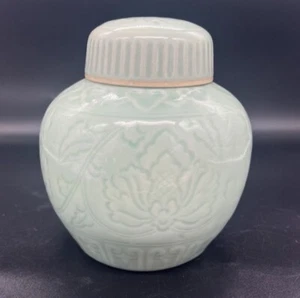 Vintage Seladon Keramik Ingwer Glas mit Deckel geprägt Lotusblume Floral 6" - Bild 1 von 14