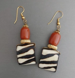 Ethnic Brown White Burnt Orange Earrings Beaded Gold Tone Rust Tribal 2.5” - Picture 1 of 6