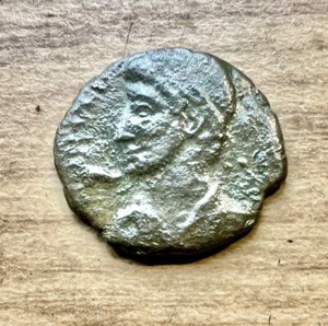 Procopius, AE 16.3 mm, Constantinople. 365-366 AD. REPARATIO FEL TEMP - Picture 1 of 2