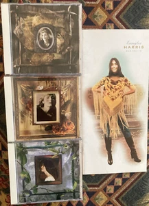 Emmylou Harris - Portraits - 3 CD Box Set with Booklet. Original box not incl. - Foto 1 di 6