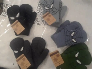 new  boyS  spider man  warm  fashion gloves ...lot of 2 pairs - Picture 1 of 3