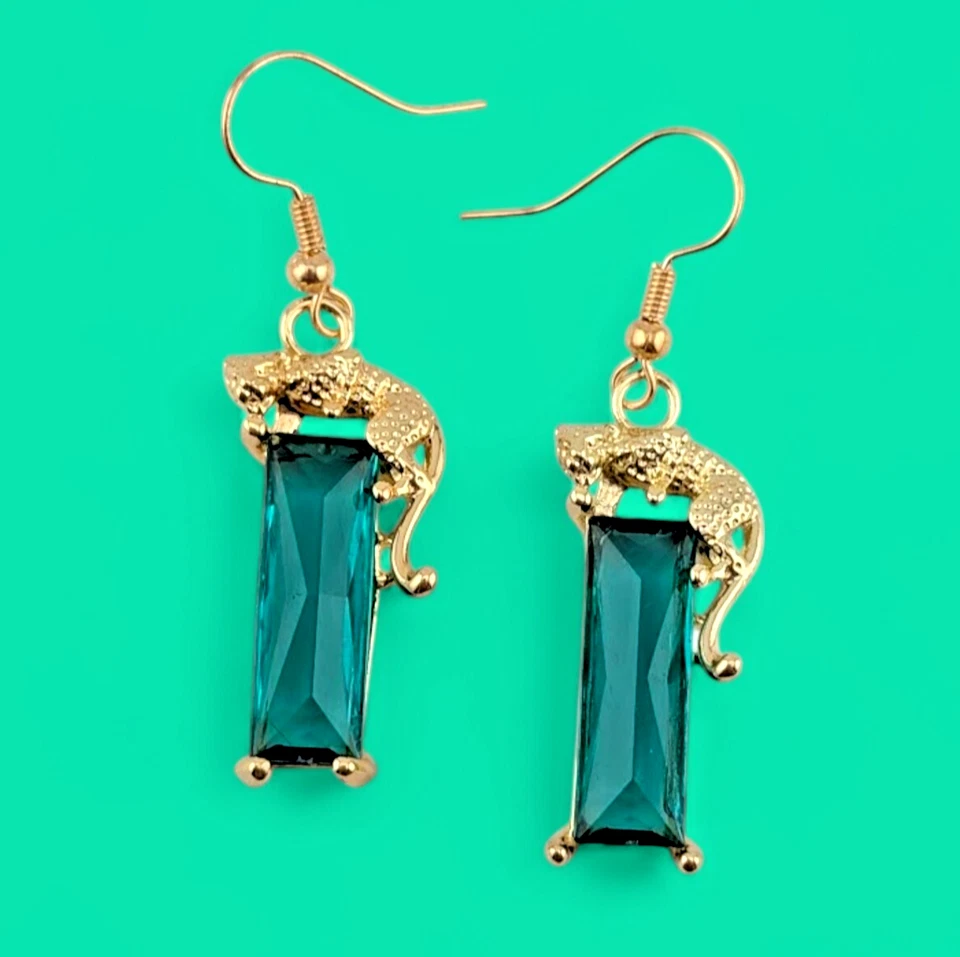 JAGUAR GREEN GLASS STONE PENDANT EARRINGS leopard panther cat cougar jungle U5 - Image 1 of 1
