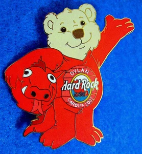 RARE CARDIFF WALES WELSH RED DRAGON SUIT *DYLAN* CITY BEAR Hard Rock Cafe PIN LE - Picture 1 of 1
