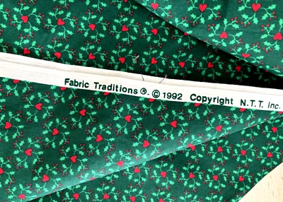 1992 Vtg 1 1/3 Yd 50X108 Mini FABRIC TRADITIONS Red Heart Green Holly XMAS Quilt - Image 1 of 4