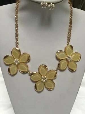 Natural cream color lucite stud flower drops gold tone necklace earring set - Image 1 of 3