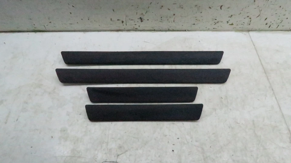 Комплект из 4 оригинальных потертостей на пороге двери для Toyota Prius 2012-2014 годов выпуска 6791147030 - Изображение 1 из 4