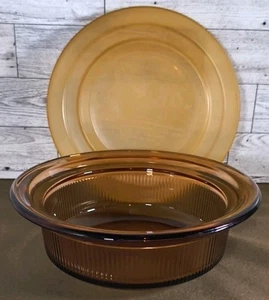 Corning Vision Ware Amber V-30-B 750ml 24oz Ribbed Casserole Dish w/ Plastic Lid - Picture 1 of 6