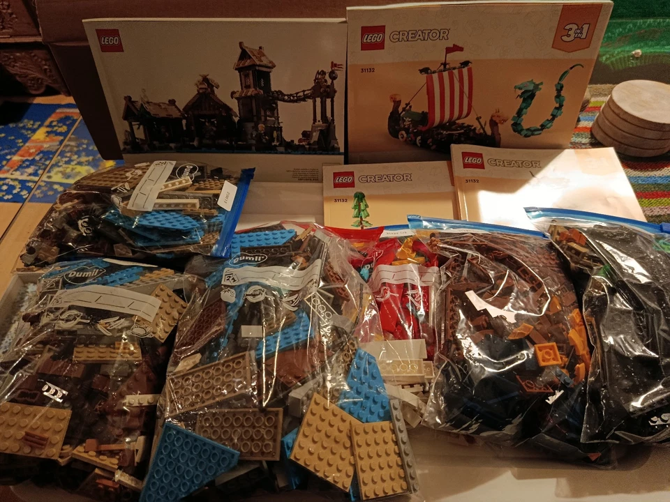 Lego Wikingerdorf 21343 & Wikingerschiff mit Midgardschlange 31132 - Bild 1 von 1