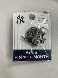 New Sealed 2016 April Pin Of The Month Ny Yankees Yoda Star Wars by Wincraft - Picture 1 of 2