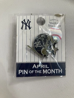 New Sealed 2016 April Pin Of The Month Ny Yankees Yoda Star Wars by Wincraft - Image 1 of 2