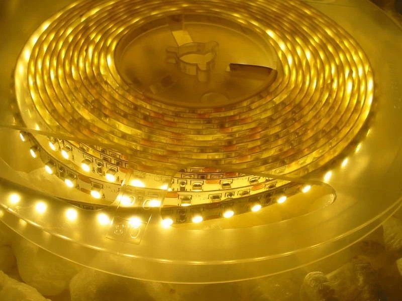 600led BIANCO CALDO 5m LED STRIP STRISCIA FLESSIBILE 40w 12V smd3528 C2E1 - Immagine 1 di 1