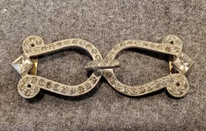 ANTICO ART DECO 2 PZ. FIBBIA CINTURA STRASS, VASO METALLO - Foto 1 di 5