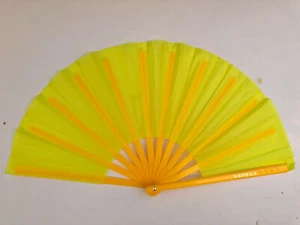 CHINESE MARTIAL ART PLAIN YELLOW PLASTIC KUNG FU TAI CHI TRAINING FAN - Picture 1 of 1
