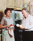 Carroll O'connor Comme Archie Bunker, Jean Stap 8X10 Photo