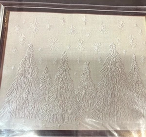 Spinnerin Stitchery Snowflakes Kit 16" x 20" - Picture 1 of 5