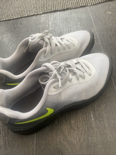 Nike Air Max Invigor Scarpe da Ginnastica Uomo Taglia 8.5 UK Bianco Grigio Nero