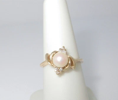 Delicado anillo de compromiso vintage de oro macizo de 14k con perlas y diamantes Foto 1 de 4