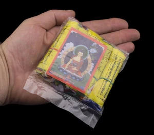 5 x 10 Mini Drapeaux de Prières tibétains - Succès Cheval Lungta 7x6 cm #26074 - Picture 1 of 5