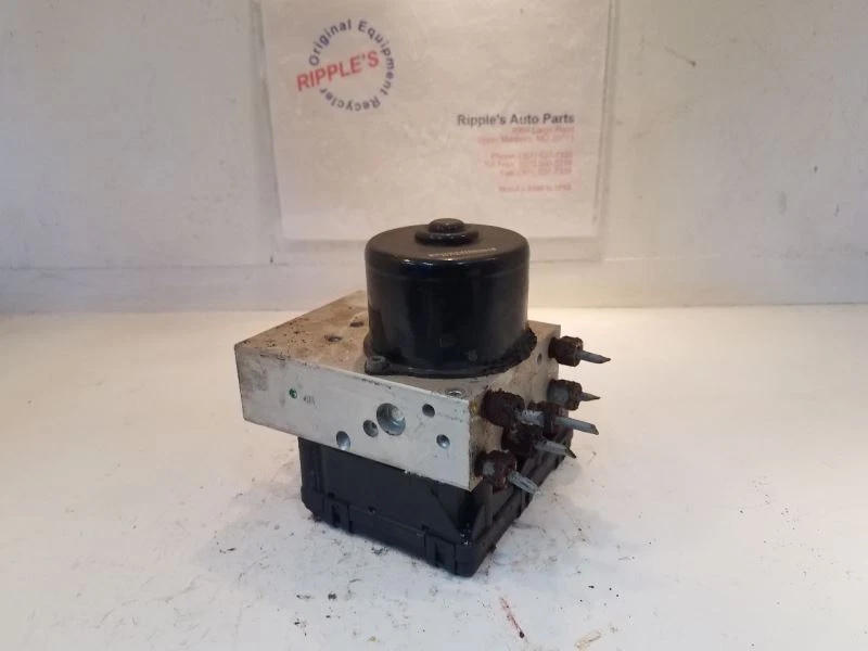 02 03 04 CHRYSLER 300M ANTI-LOCK BRAKE PART ASSEMBLY TRACTION CONTROL 28956 - Image 1 of 4