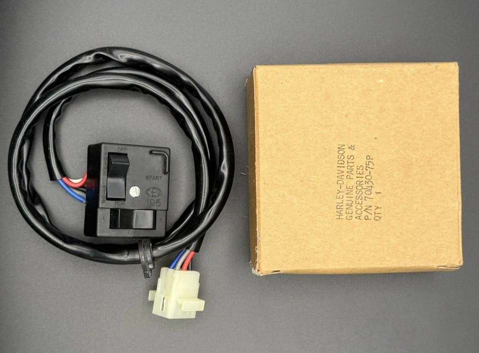 ПЕРЕКЛЮЧАТЕЛЬ ПРАВОГО РУЛЯ AERMACCHI HARLEY 70430-75P 1975 1976 1978 SXT125 SS125 - Изображение 1 из 1