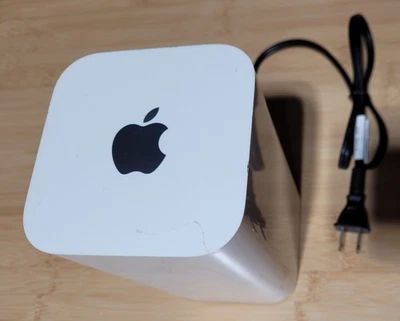 APPLE AIRPORT EXTREME TIME CAPSULE 2TB EXTERNAL HARD DRIVE A1470 + Power cable - Image 1 of 4