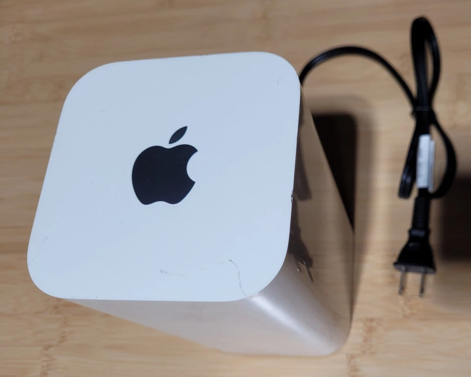 APPLE AIRPORT EXTREME TIME CAPSULE 2TB EXTERNAL HARD DRIVE A1470 + Power cable - Image 1 of 4