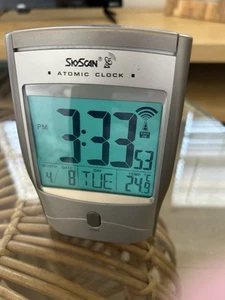 SkyScan Atomic Desk Alarm Clock w/Temp., Day & Date 31704 - Picture 1 of 4