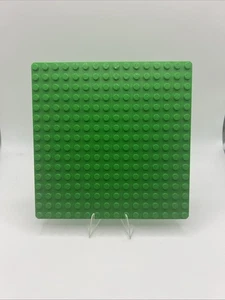Vintage Lego 16x16 Baseplate Rounded Edge Green - Picture 1 of 3