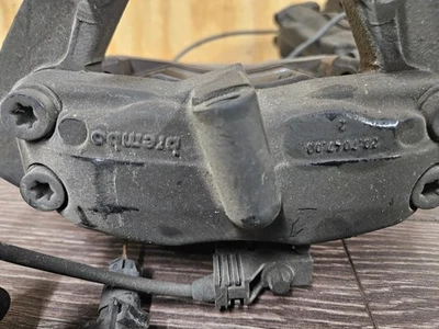 Б/у передние тормозные суппорты Brembo от оригинального производителя - 2001 MERCEDES-BENZ S55 AMG - Изображение 1 из 4