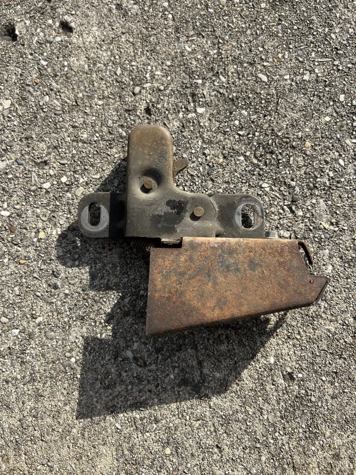 OEM 80-86 Ford Truck Bronco capó pestillo lanzamiento 1980-1986 F100 F150 F250 F350 Foto 1 de 4