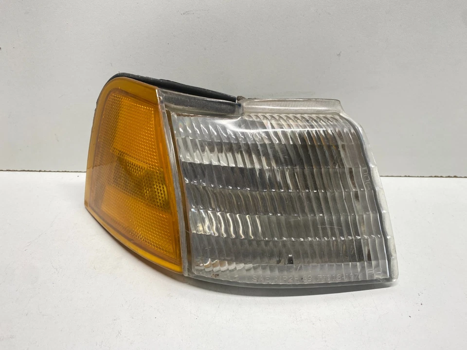 1989-1995 MERCURY COUGAR FRONT RIGHT SIDE TURN SIGNAL PARK LIGHT OEM, 116-00790 - Image 1 of 4