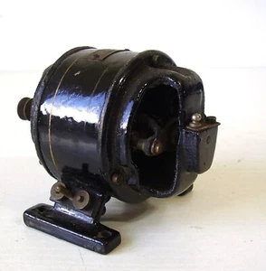 Antiker kleiner Motor Dynamo 2 - 4Volt vor 1945 - Bild 1 von 5