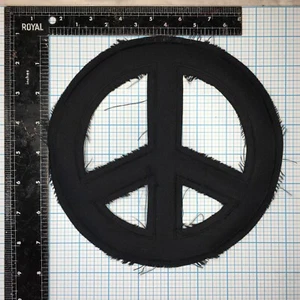 INSEGNA PACE VINTAGE BOHO HIPPIE 8" TELA RICAMATA FERRO SU TOPPA NERO - Foto 1 di 2