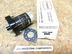CLIPPARD R402 4-Way Valve, 5-Ported, 2-Position - Picture 1 of 5