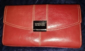 Kenneth Cole Reaction Womans Leather Wallet Burgundy - Picture 1 of 3