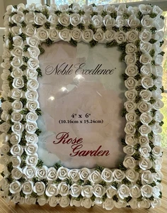 Noble Excellence Rosengarten weiß Blumen 4x6 Bilderrahmen romantisch Landhaus - Bild 1 von 5
