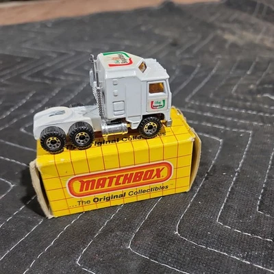 Matchbox MB45 Kenworth Aerodyne Chef Boyardee Mail Away Semi Truck  - Image 1 of 4