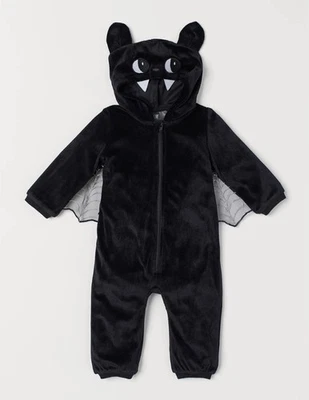 En muy buen estado H&M Niños Pequeños Unisex Halloween Murciélago Terciopelo Disfraz Mono en Negro 2-3 Foto 1 de 4