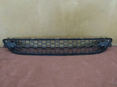 Parachoques delantero Volvo S60 2011-2013 rejilla central inferior con sensores OEM Foto 1 de 4