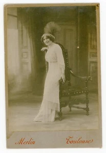 PHOTO CABINET photographie carte Toulouse Merlin, une femme pose mode fashion - Imagen 1 de 2
