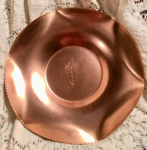 Mid Century Vintage MIRRO Aluminum Copper Color Scalloped Large Bowl - Imagen 1 de 7