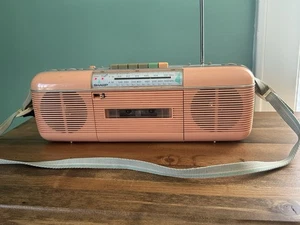 Vintage 1980s Sharp Radio Cassette QT-50 Pink "Stranger Things" Works Great! - Bild 1 von 16