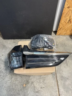 Conjunto de luces traseras LED negras ahumadas 4 piezas para Lexus LX 570 2016-2021 Foto 1 de 4