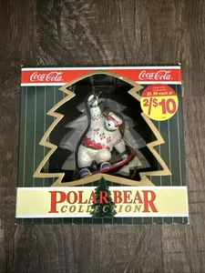 Coca Cola Ornament Eisbär Snowboarden mit Cola Vintage 1995 in Box - Bild 1 von 4